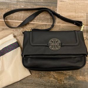 NWOT Tory Burch Amanda Fold-over Messenger Crossbody in Black